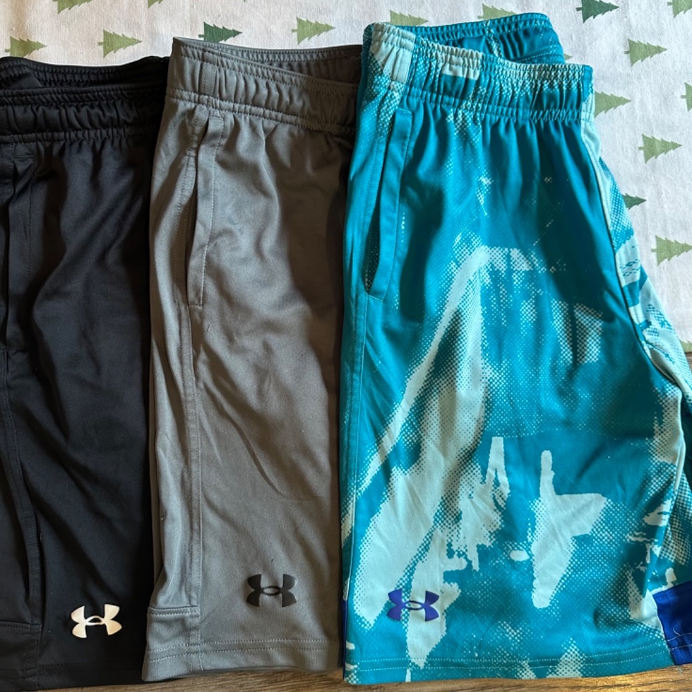 Under armor boys clothing lot …. Sz LARGE - Picture 9 of 12